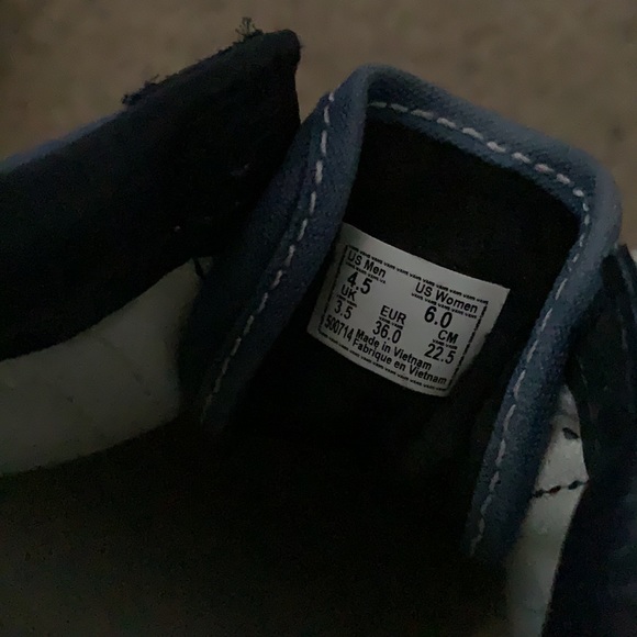 Van Shoes Worn once size 6.0 US Womens - Picture 4 of 4